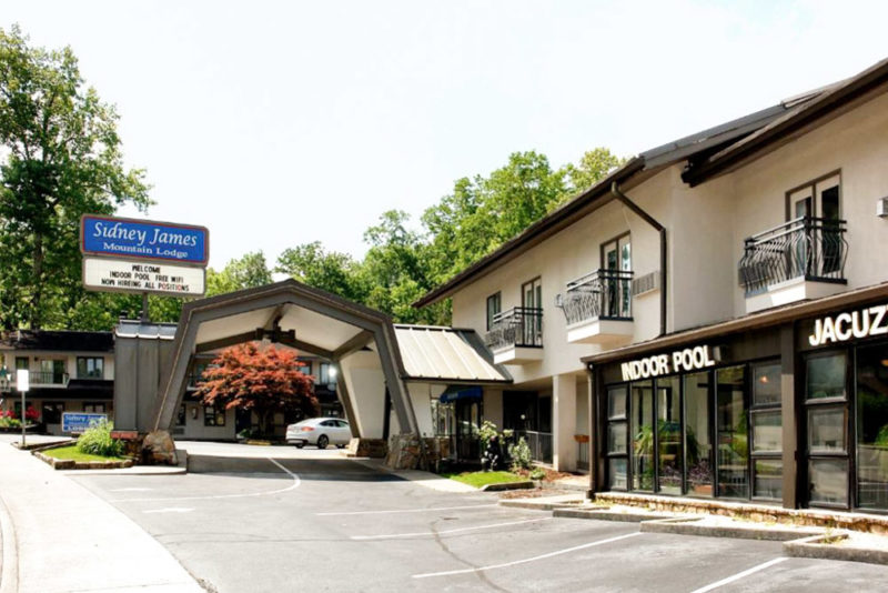 Where to stay in Gatlinburg Tennessee: Sidney James Mountain Lodge