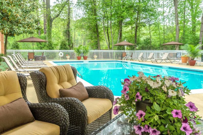 Best Charlottesville Beach Hotels: Holiday Inn Charlottesville-Monticello