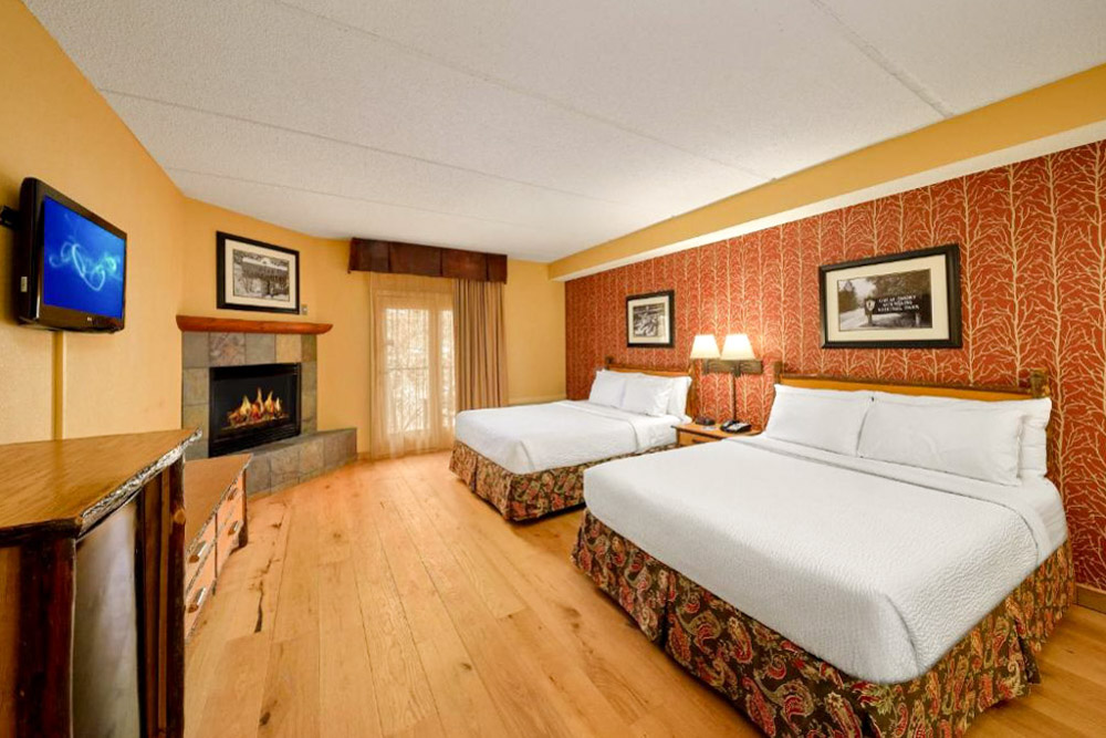 Best Gatlinburg Hotels: Bearskin Lodge on the River