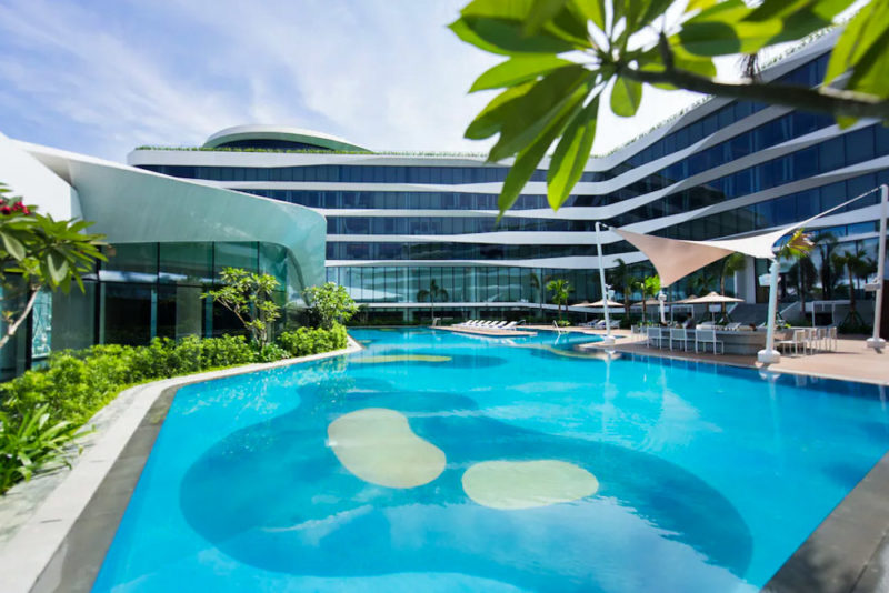 Cool Manila Hotels: Conrad Manila