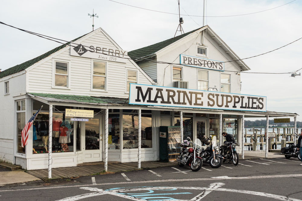 Must do things in Hamptons: Fresh Oysters at Greenport Fishing Village