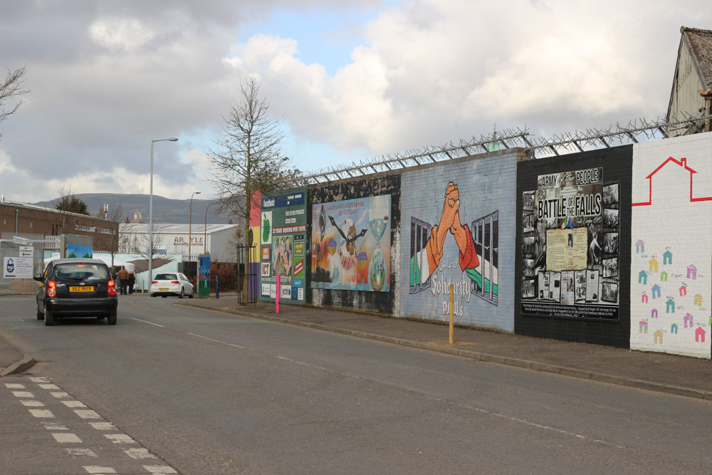 Unique Things to do in Belfast: Peace Wall
