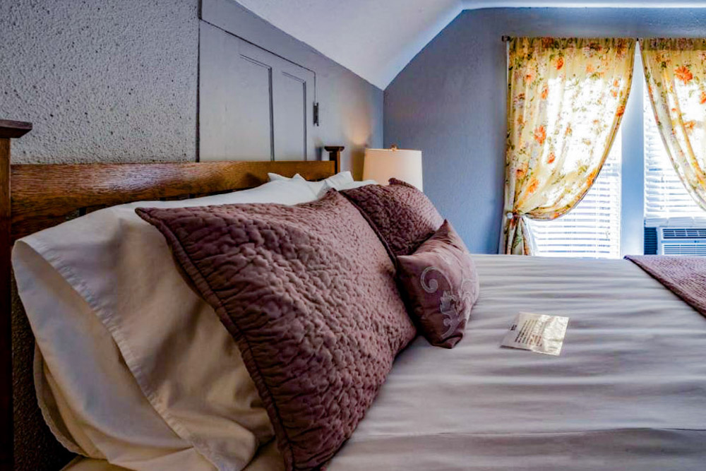 Where to stay in Eureka Springs Arkansas: 5 Ojo Inn Bed and Breakfast