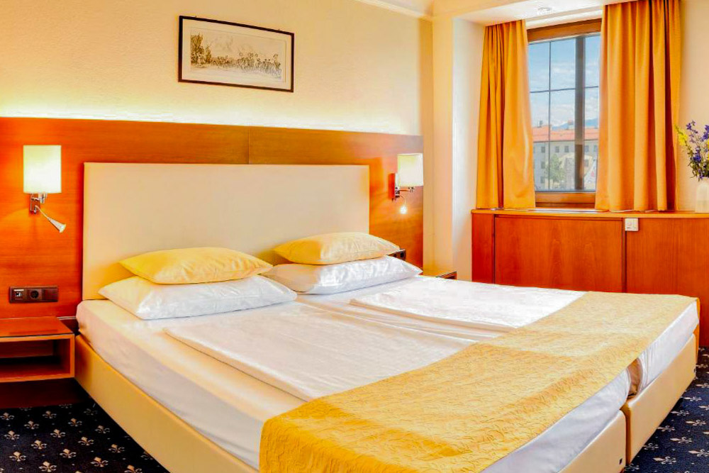 Where to stay in Innsbruck Austria: Hotel Mondschein