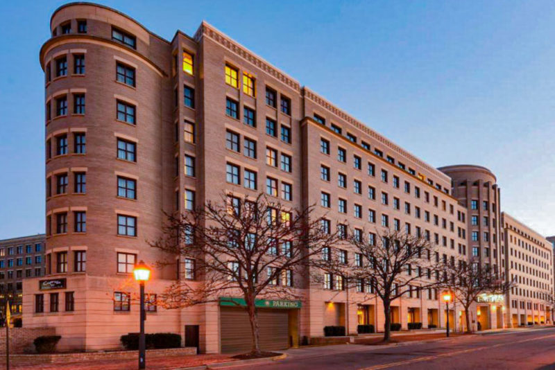 Best Alexandria Hotels: Embassy Suites Alexandria – Old Town