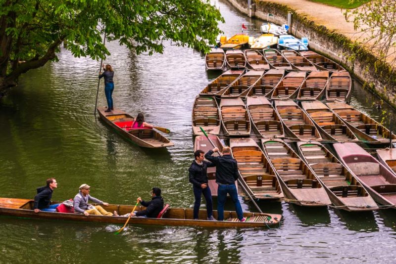Best Things to do in England: Punting along the River Thames in Oxford