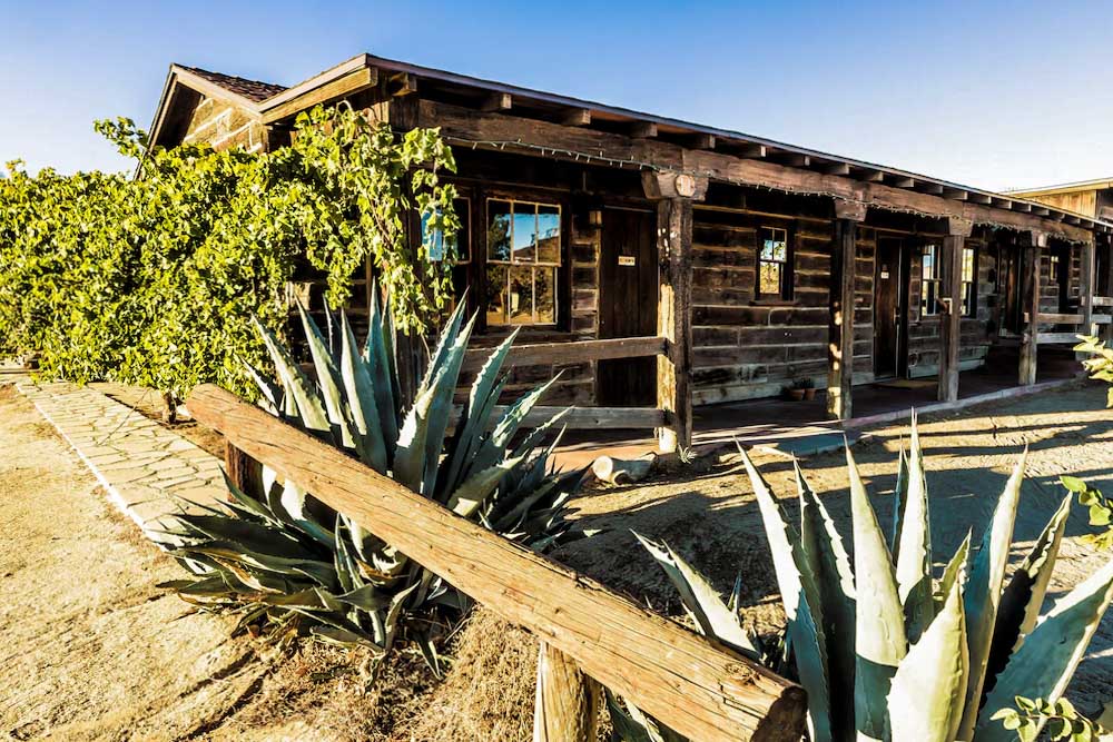 Closest Hotels to Joshua Tree National Park: Pioneertown Motel
