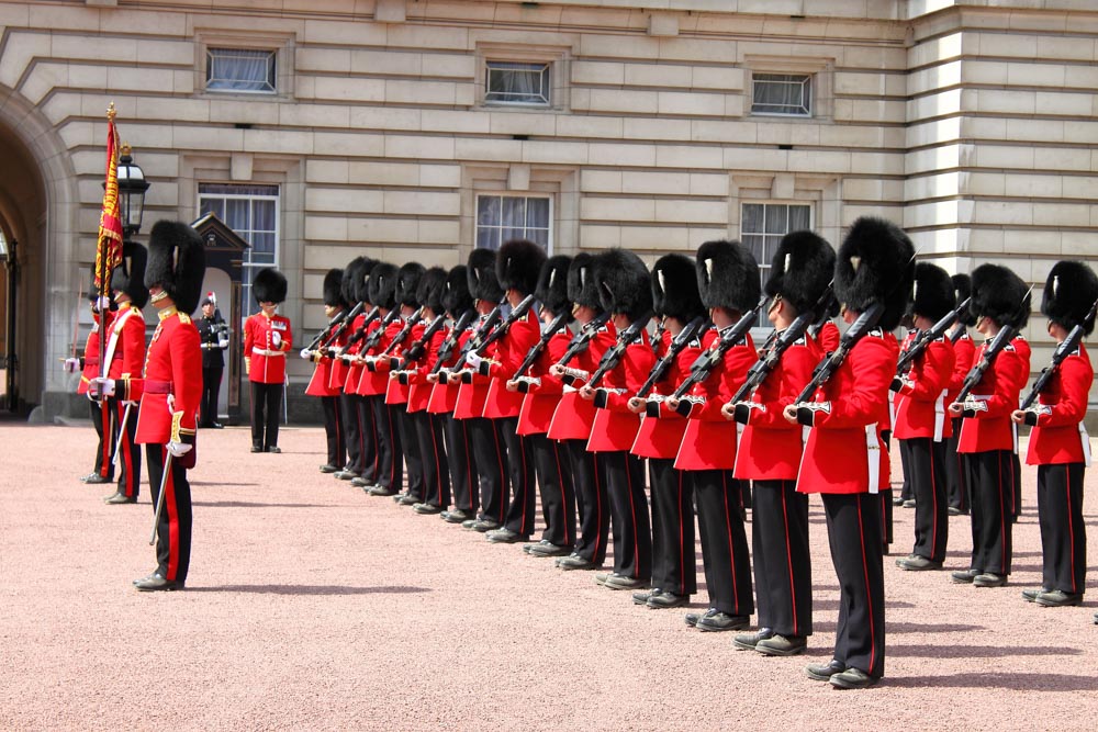 Cool Things to do in England: Changing of the Guard at Buckingham Palace