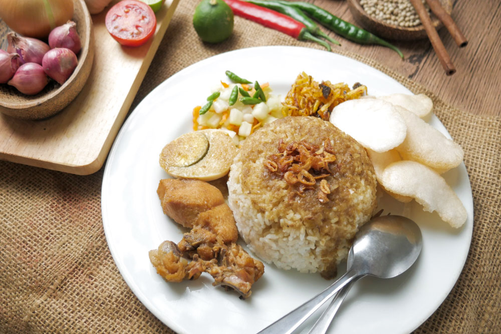 Local Foods to try in Indonesia: Nasi campur