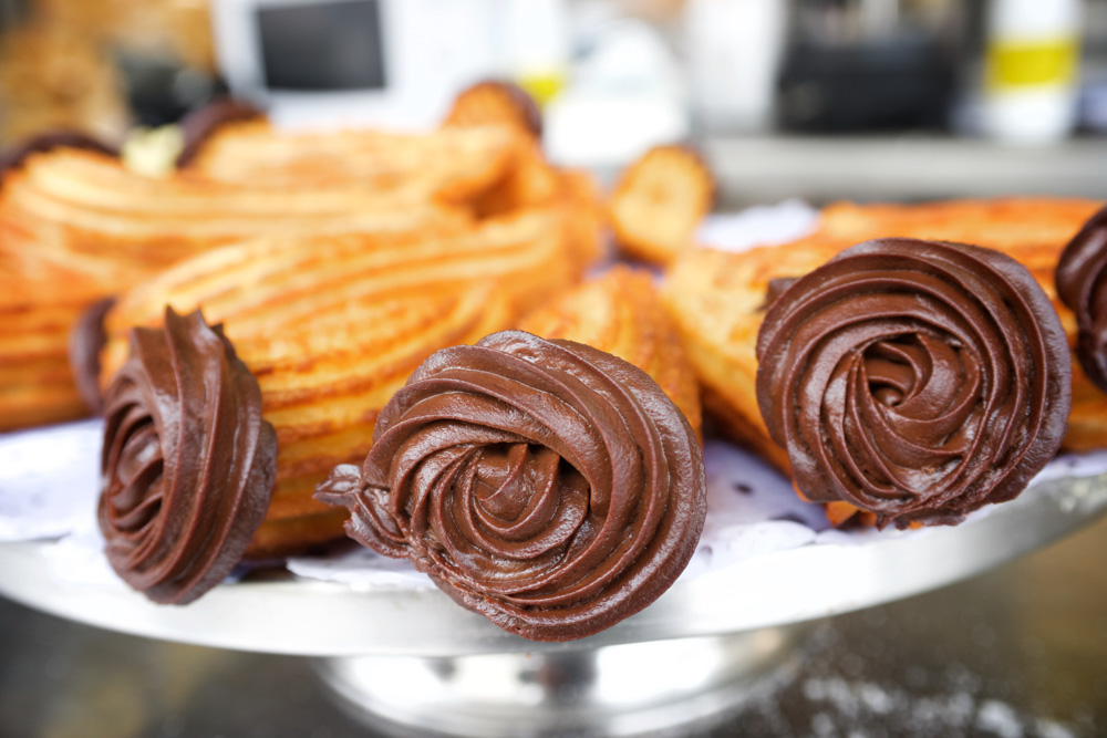 Best Foods to try in Spain: Churros con chocolate