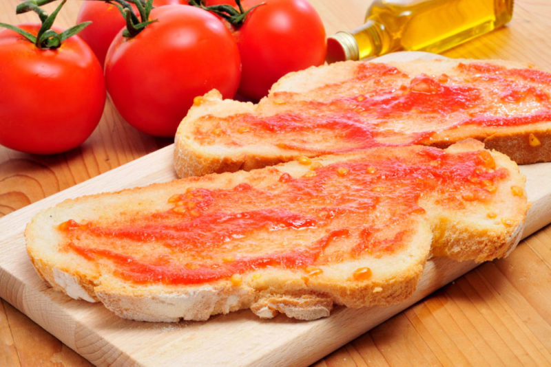 Best Foods to try in Spain: Pa amb tomàquet