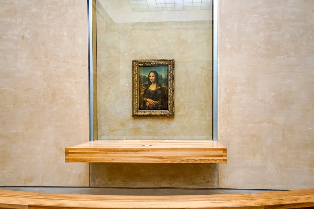Best Things to do in France: Mona Lisa at the Musée du Louvre