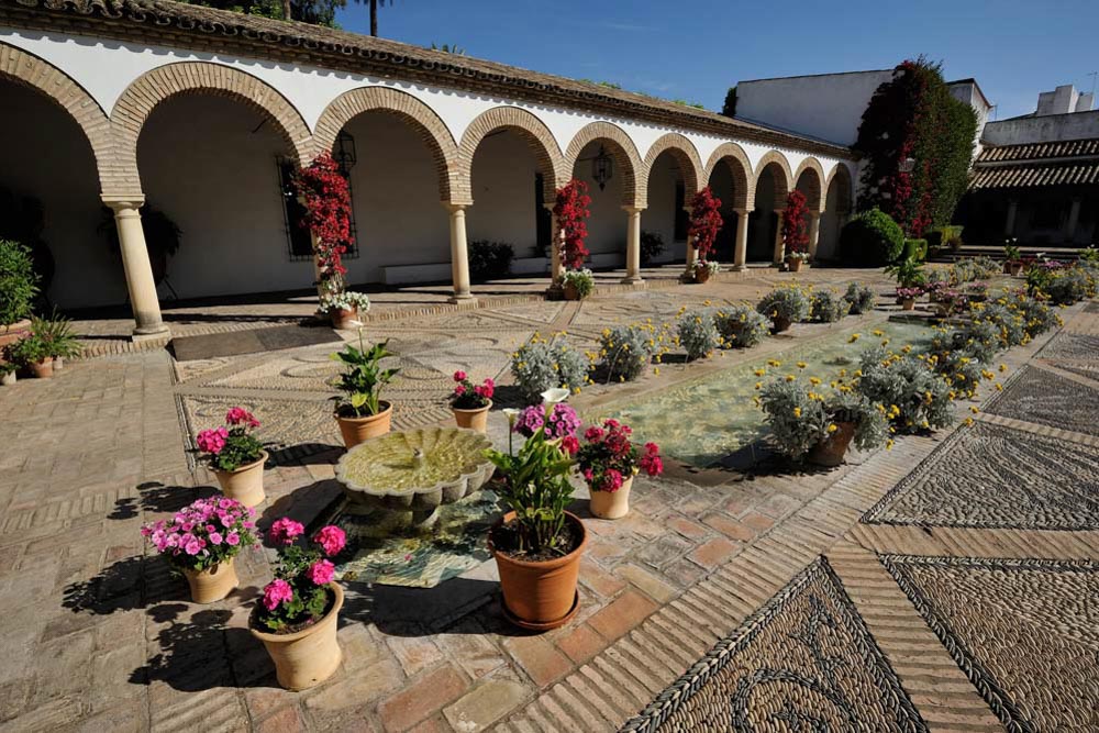 Cool Things to do in Córdoba: Courtyards of the Palacio de Viana