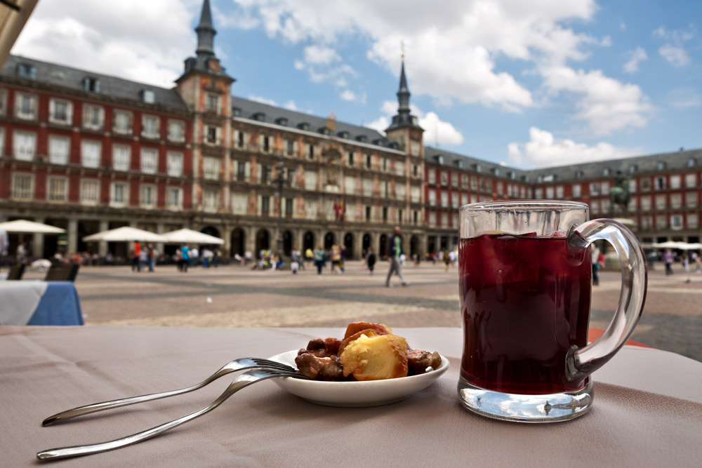 Local Foods to try in Spain: Tinto de verano