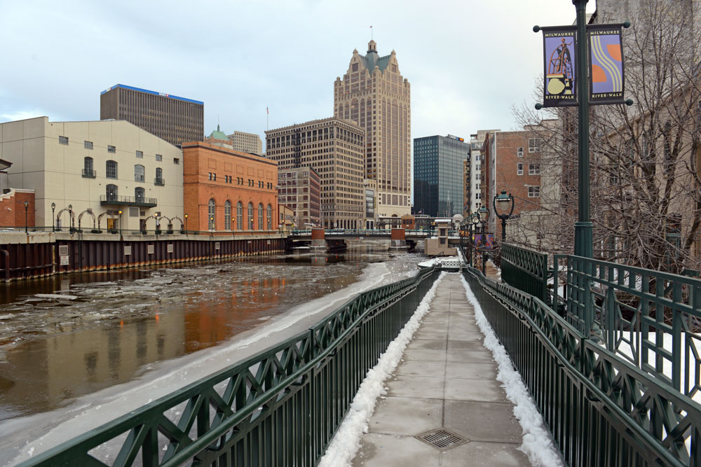 Milwaukee Things to do: RiverWalk