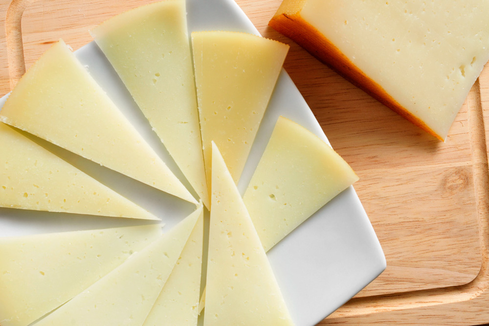 Must Try Foods in Spain: Queso manchego