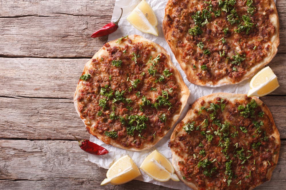 Traditional Foods to try in Istanbul: Lahmacun