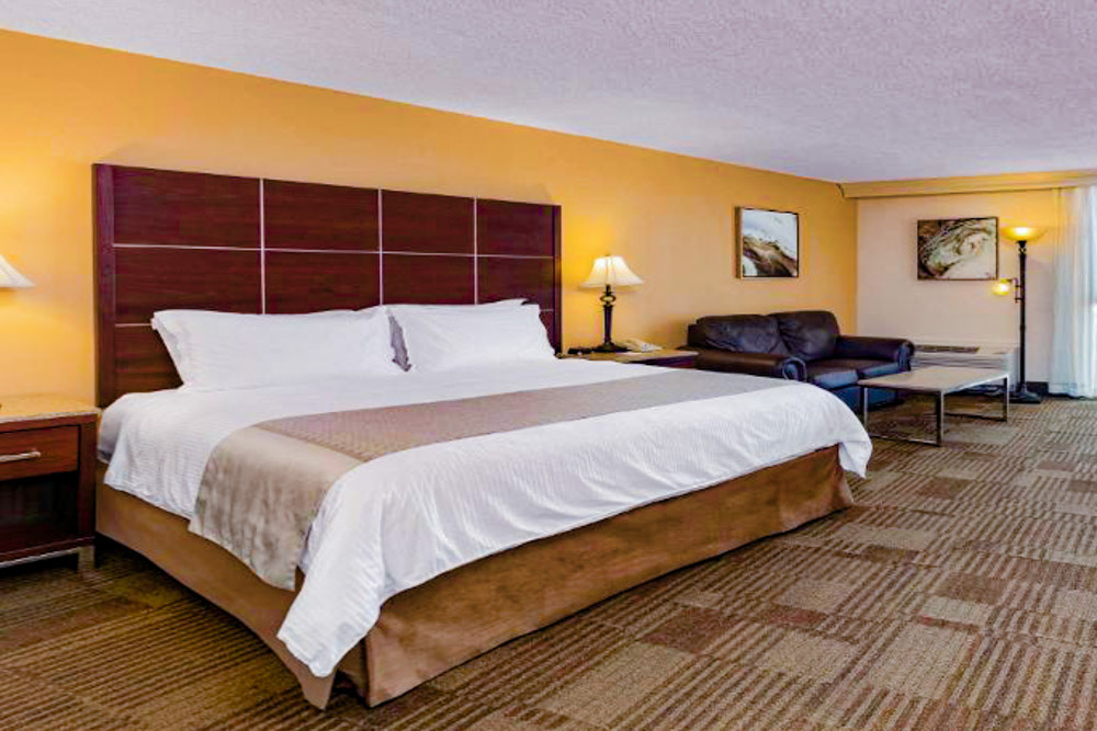 Best Little Rock Hotels: Wyndham Riverfront Hotel