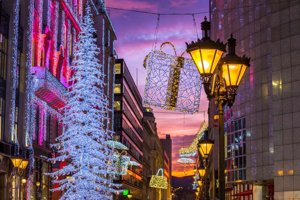 Where to Shop Budapest Christmas Markets: Advent Obudan
