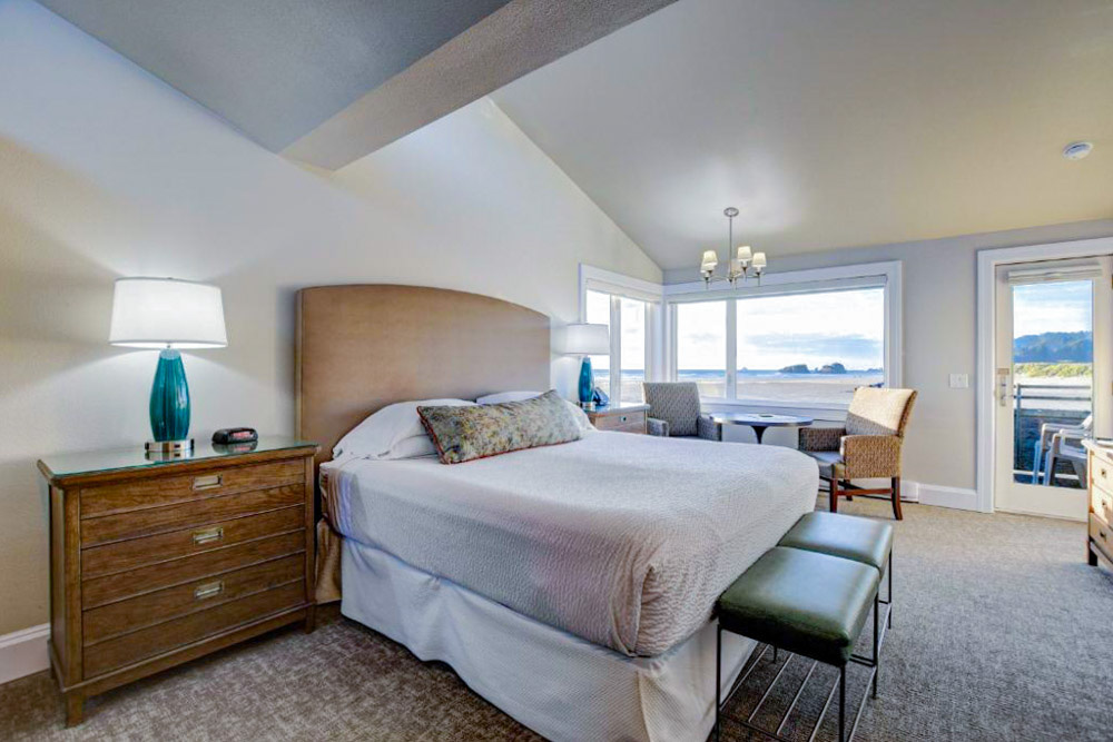 Best Cannon Beach Hotels: The Waves Cannon Beach