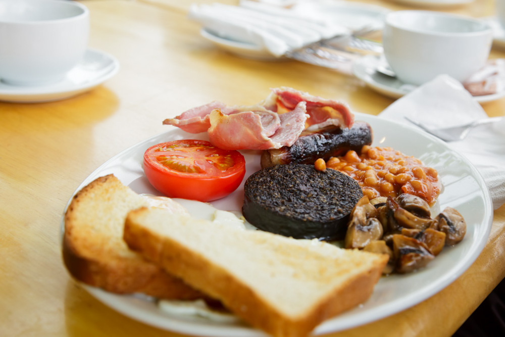 Local Foods to try in Scotland: Full Scottish Breakfast