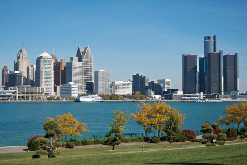 Cool Things to do in Detroit, Michigan: Detroit RiverWalk