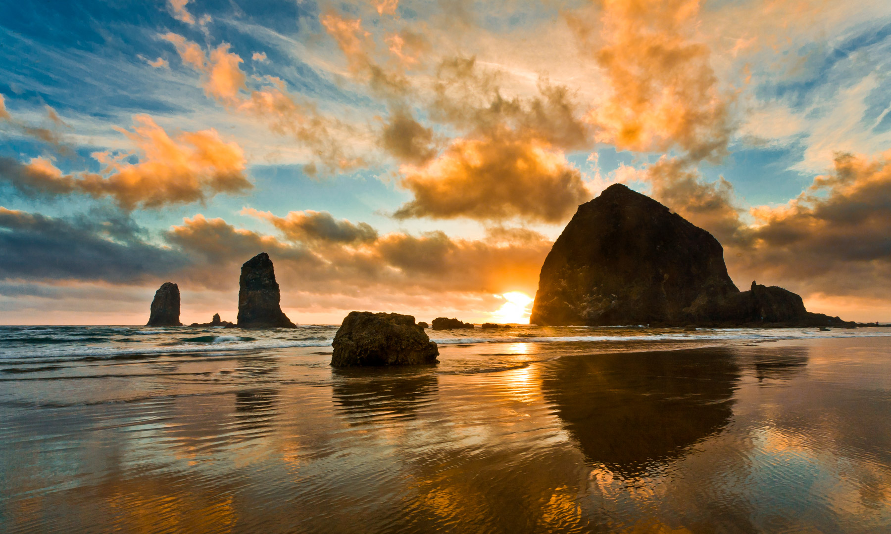 The Gorgeous Oregon Coastline Is a Beachcomber's Paradise