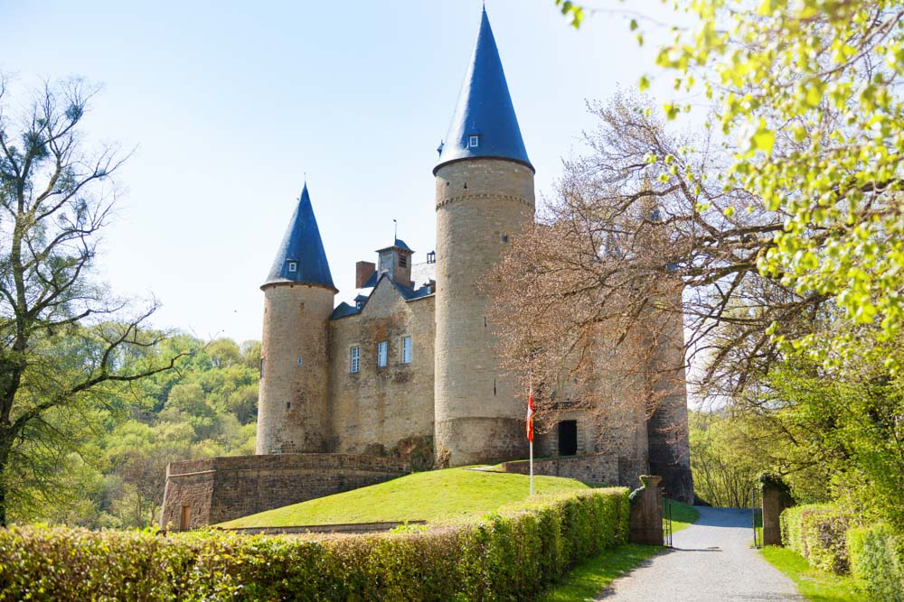 Cool Things to do in Belgium: Castle of Veves