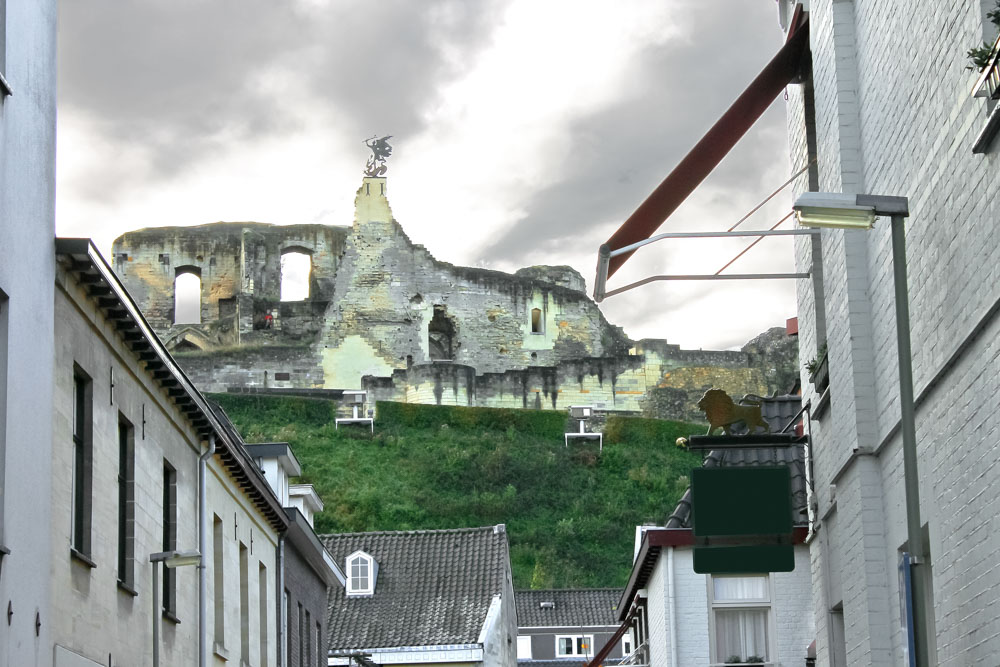 Netherlands Bucket List: Valkenburg Castle