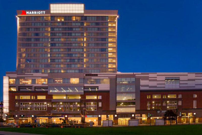 Cool Buffalo Hotels: Buffalo Marriott at LECOM Harborcenter