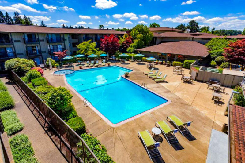 Cool Eugene Hotels: Valley River Inn Eugene