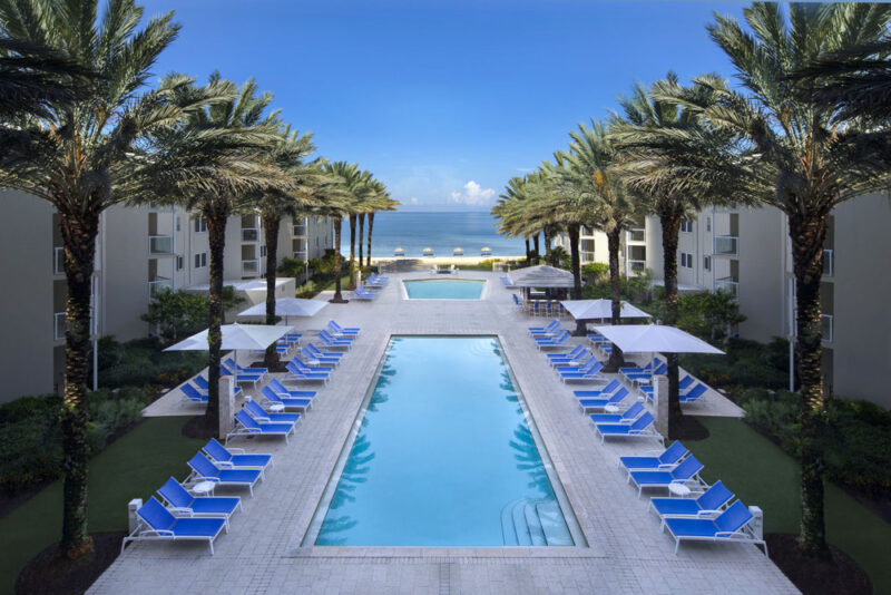 Cool Naples Hotels: Edgewater Beach Hotel