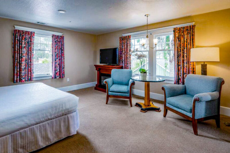 Where to stay in Monterey California: Butterfly Grove Inn