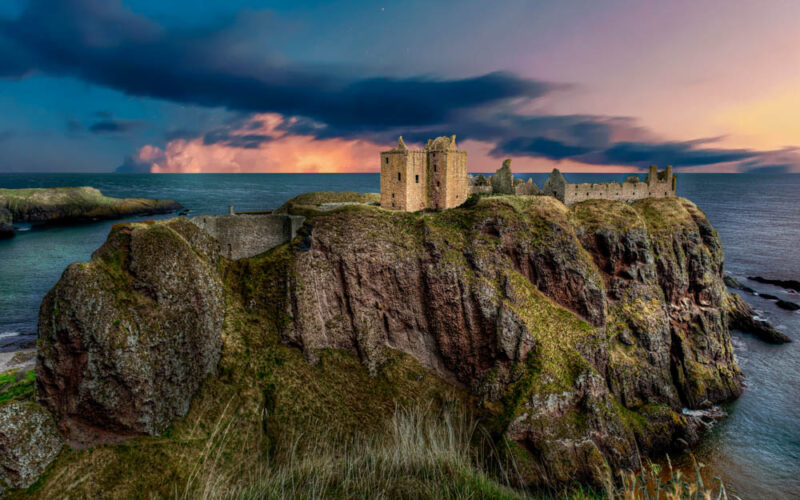 Aberdeen Things to do: Stonehaven Dunnottar Castle