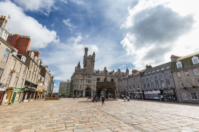 Cool Things to do in Aberdeen: Walking tour of Aberdeen