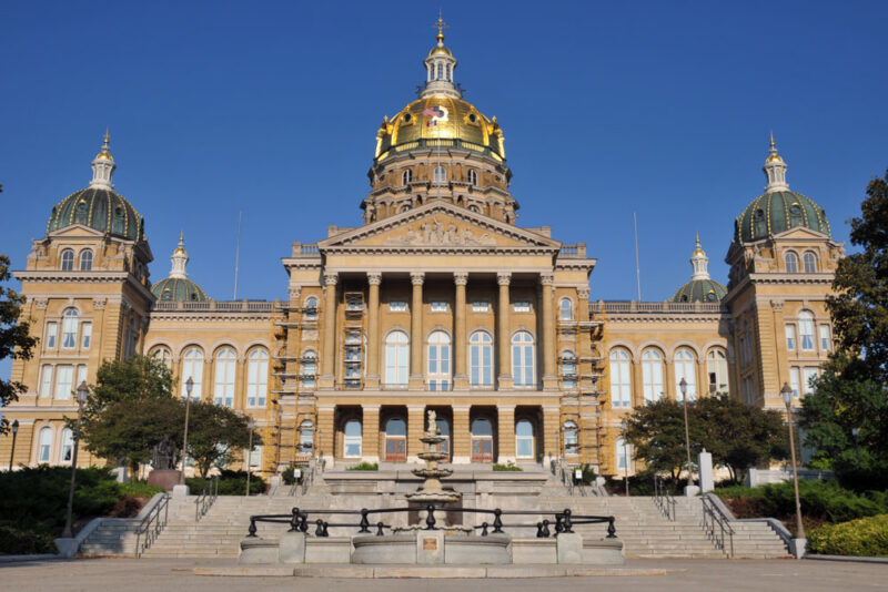 Unique Things to do in Des Moines, Iowa: Iowa State Capitol Building