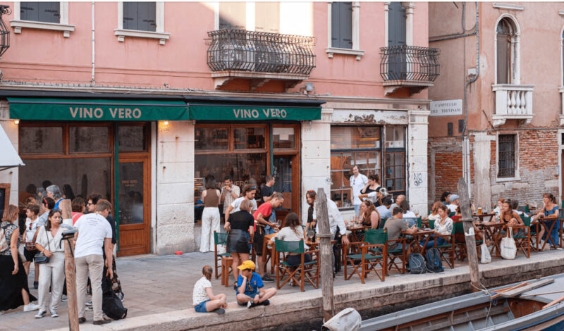Best Canalside Bars in Venice: Vino Vero
