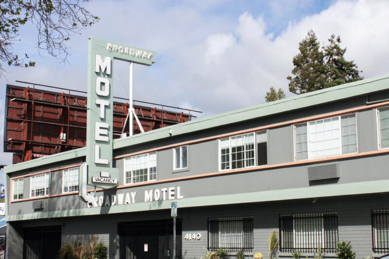 Cool Oakland Hotels: Signature Inn Oakland