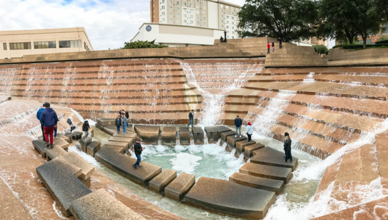 Fun Things to do in Fort Worth, Texas: Fort Worth Water Gardens