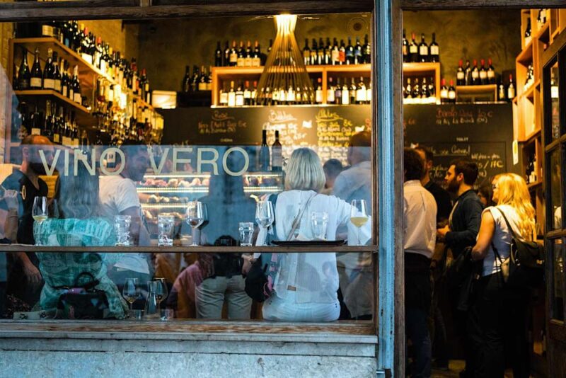 Unique Canalside Bars in Venice: Vino Vero