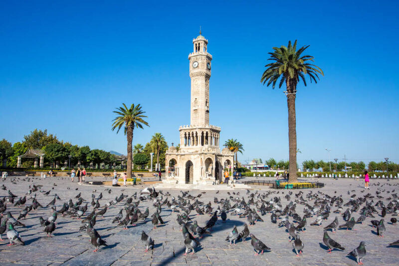 2 Week Itinerary in Turkey: Konak Square
