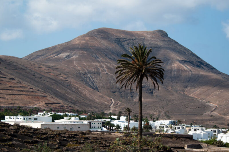 Cool Things to do in Lanzarote: Hike from Yaiza to Tremesana
