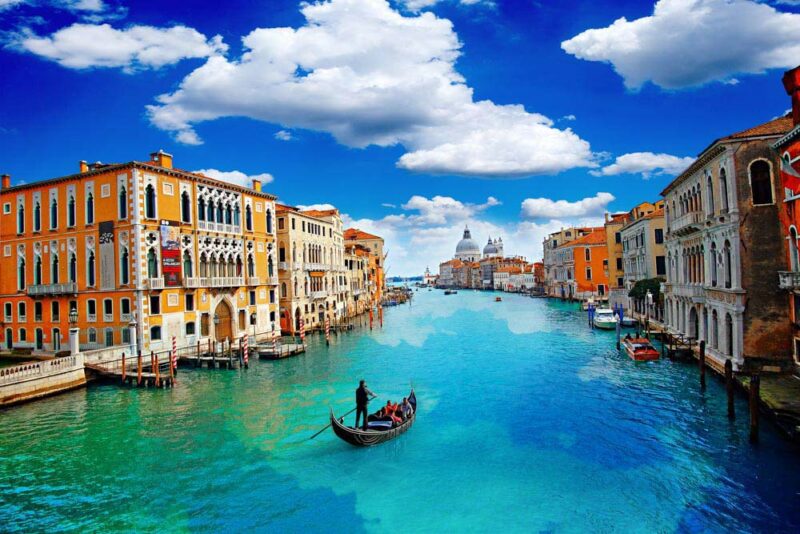 2 Week Italy Itinerary: Gondola Ride