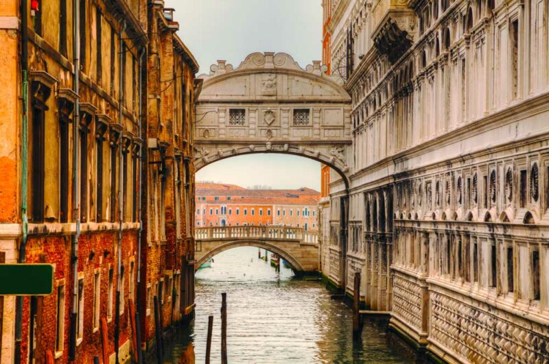 2 Weeks in Italy Itinerary: Bridge of Sighs