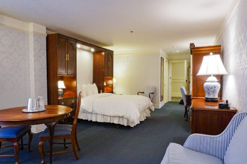 Cool Hartford Hotels: The Simsbury Inn