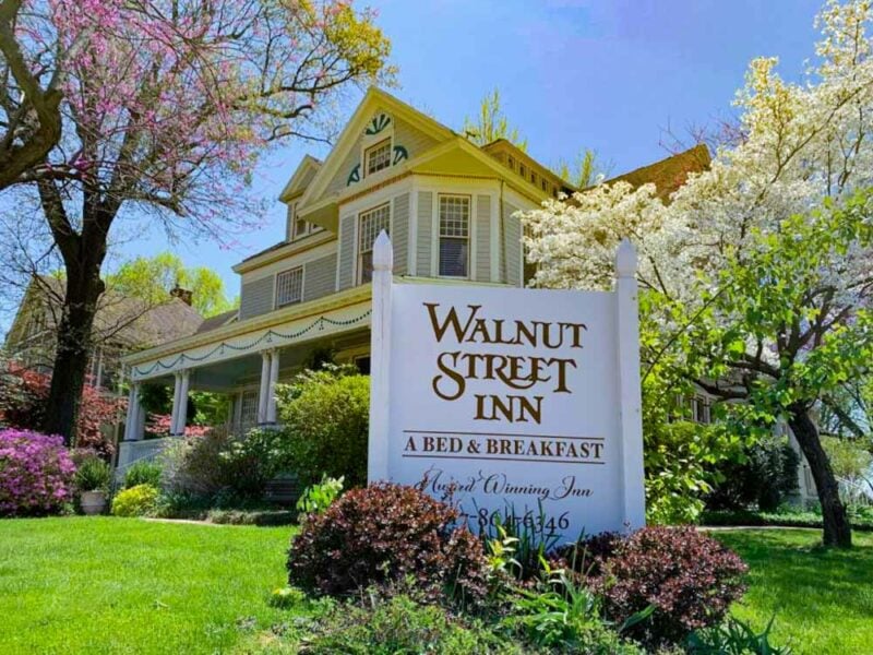 Cool Hotels Springfield, Missouri: Walnut Street Inn