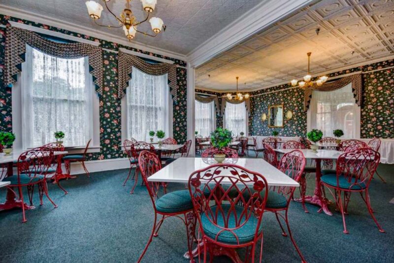 Cool Springfield Hotels: The Mansion at Elfindale