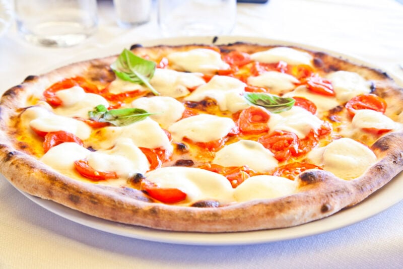 Must do things in Naples Italy: Neapolitan Pizza