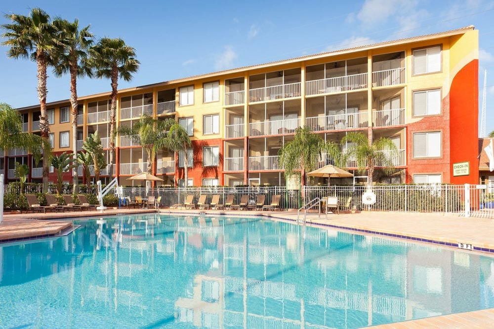 Cool Hotels Near Universal Orlando: Bluegreen Vacations Orlando’s Sunshine Resort