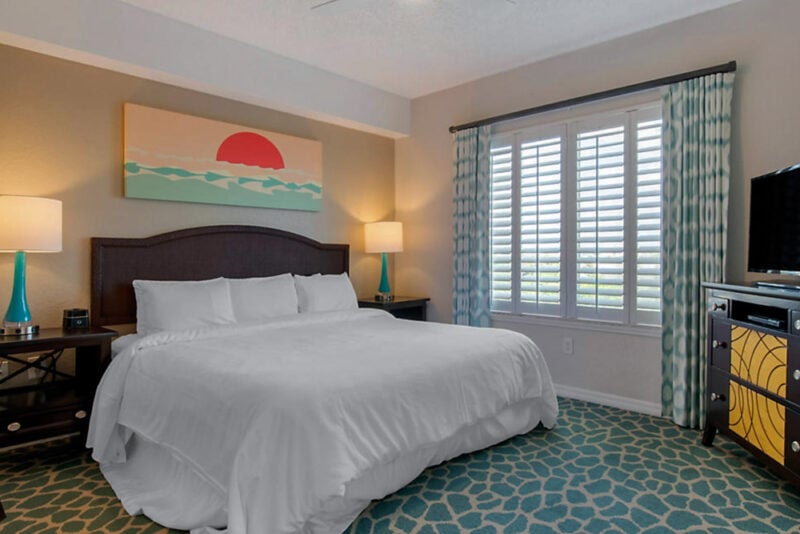 Hotels Close to Universal Orlando: Bluegreen Vacations Orlando’s Sunshine Resort
